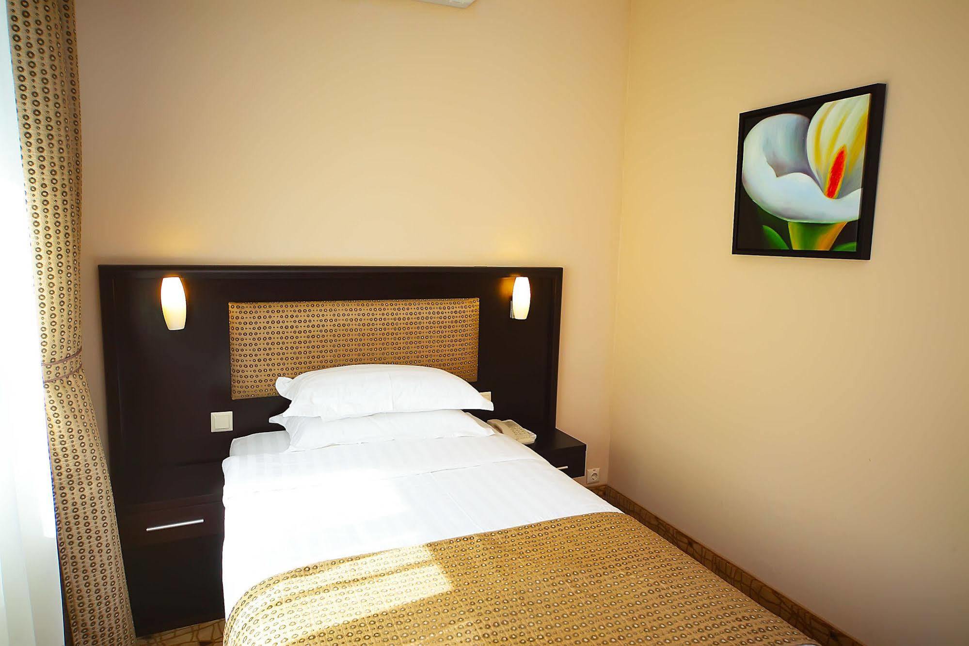Inn Ozz Astana Kültér fotó